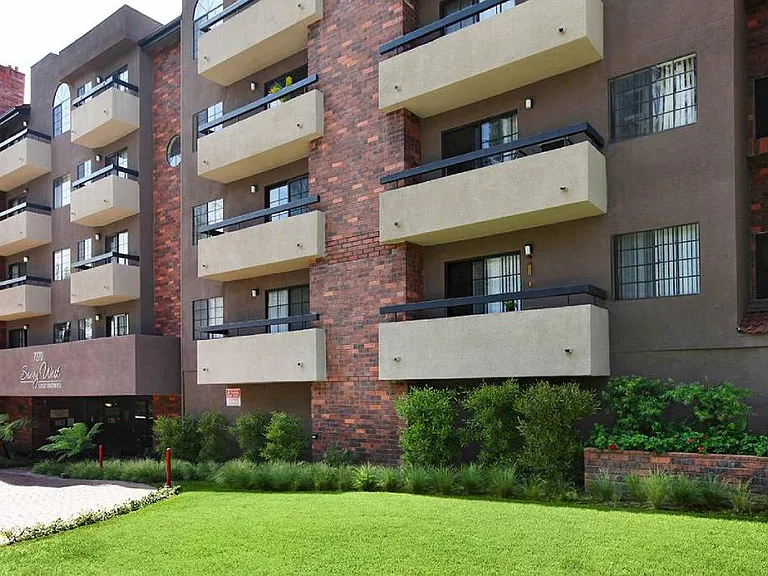 Savoy West Apartments — Photo 15