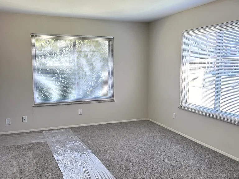 2157 Summit St #5 — Photo 6