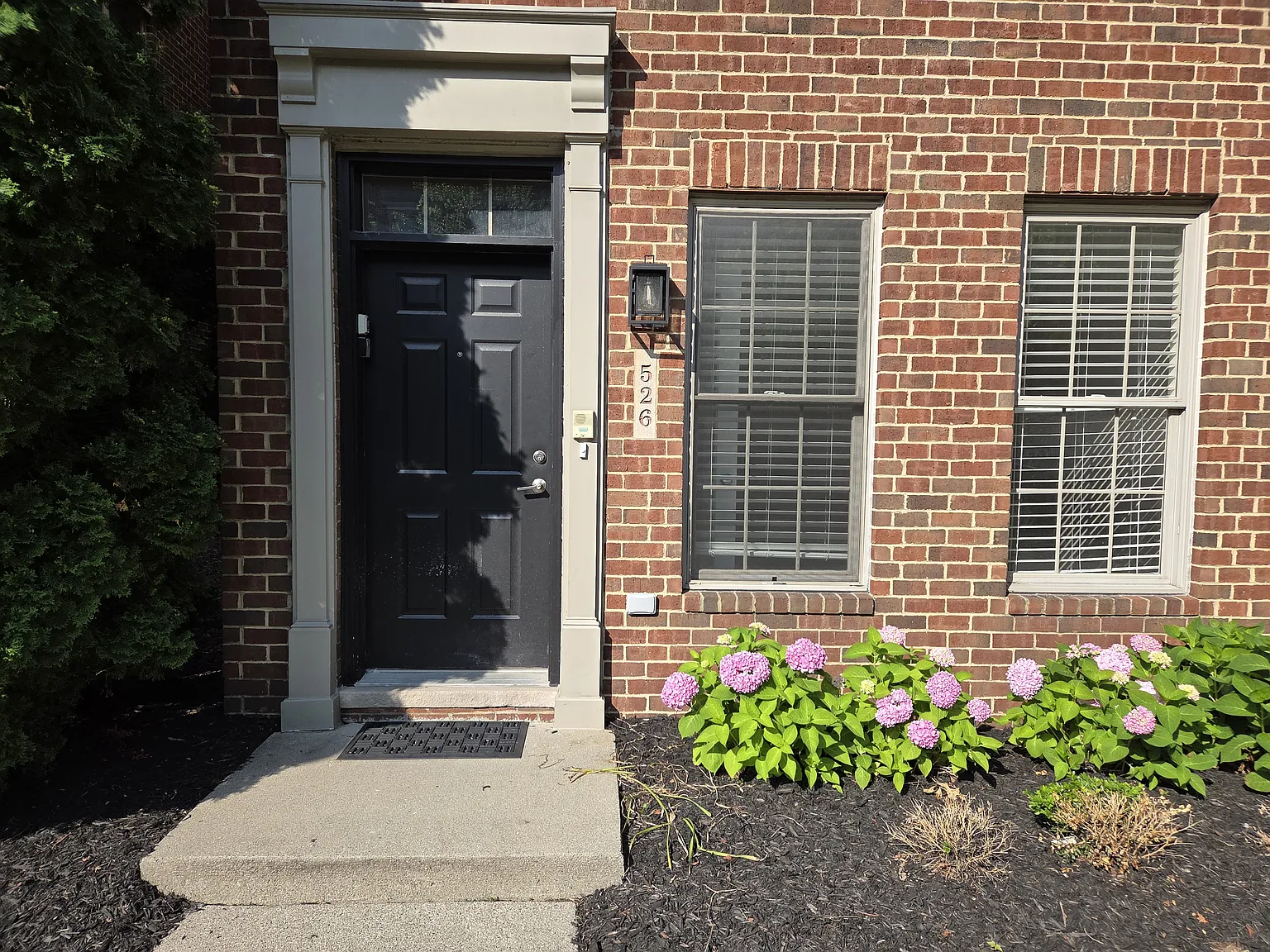 2 bed, 2.5 bath, 1971 sqft, $3,500 — Photo 1