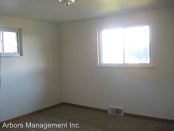 4th image of 1401 Marion Dr