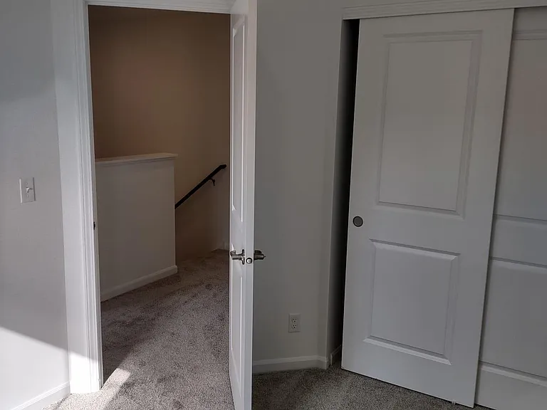 1039 Atterberg Rd — Photo 7