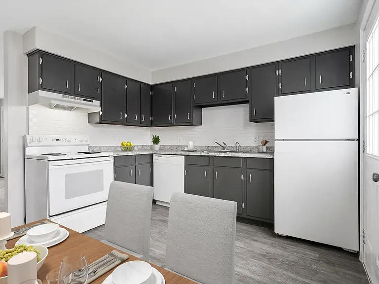 Arbor Grove Apartments — Photo 6