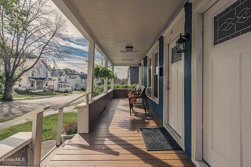 4th image of 45 Maple Avenue