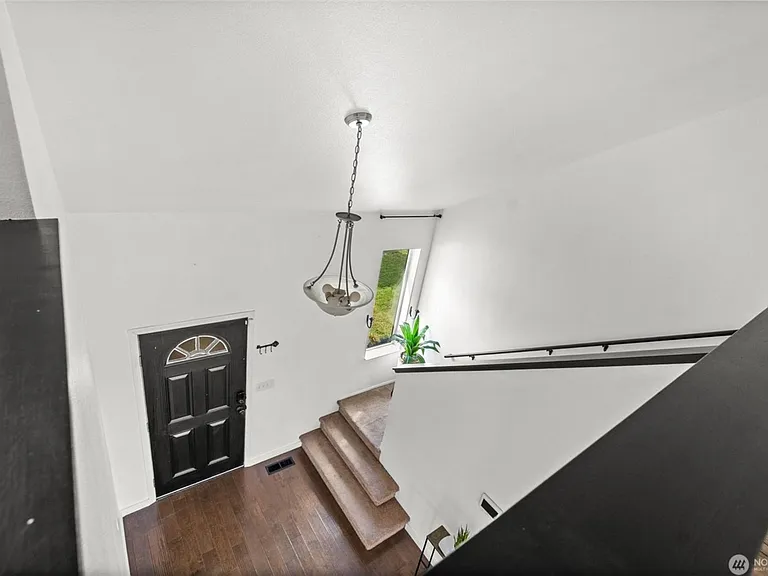 16602 Greenleaf Ave SE — Photo 8