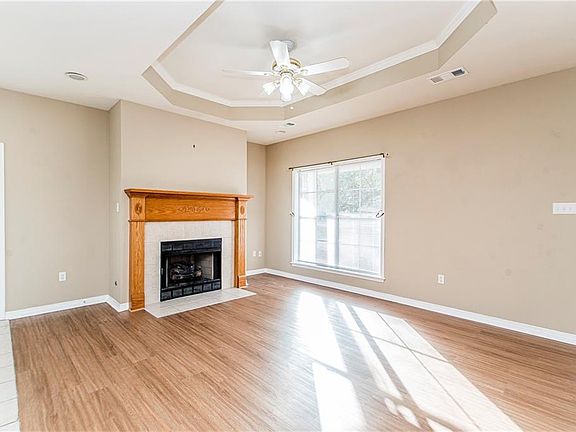 4th image of 40052 Browns Oak Ln