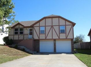 209 Parkway Dr, Warrensburg, MO 64093