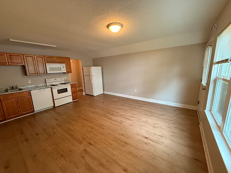 28 Buffalo St #B — Photo 12