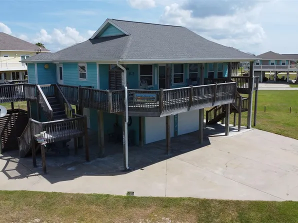 980 S Stingaree Dr, Crystal Beach, TX 77650