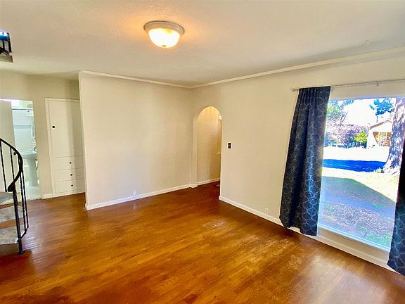 3rd image of 309 E Lake St