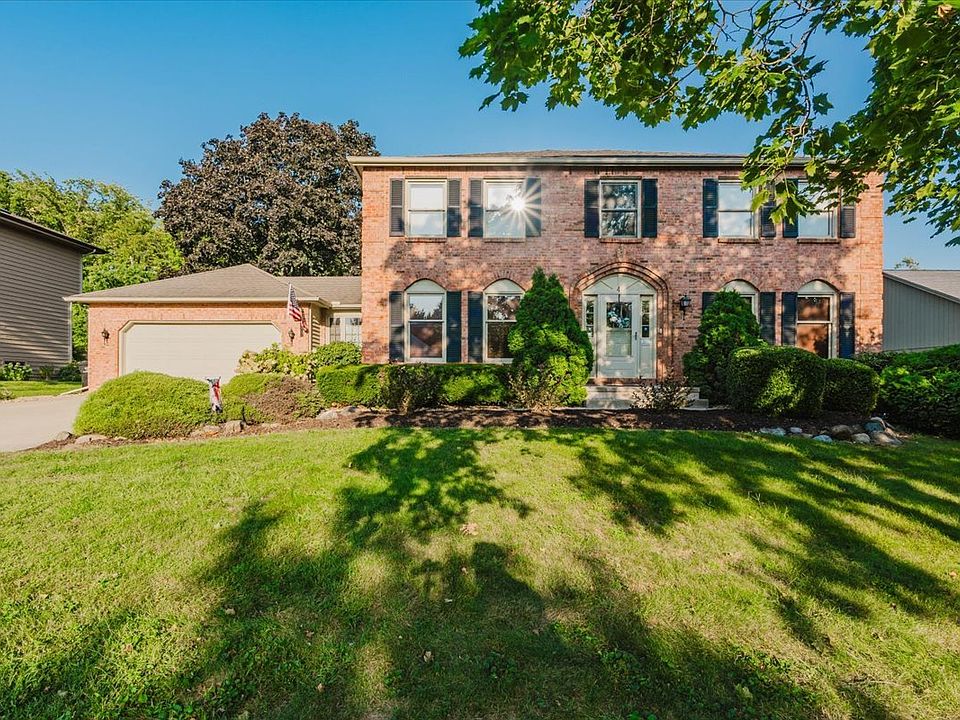 1st image of 4 Inverness Dr