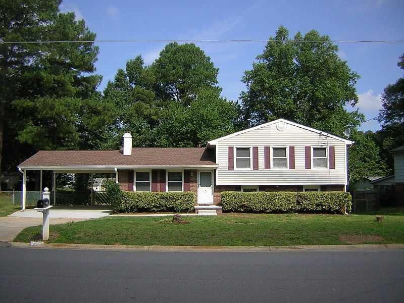 http://www.propertyboss.net/CustomerImages/EXCALIBR_92531/media/Properties/2618%20Luke%20Dr%20(23DE)