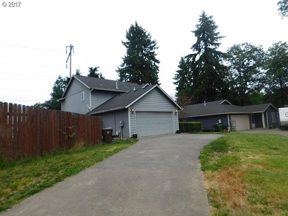 2nd image of 59152 Ashwood Ct