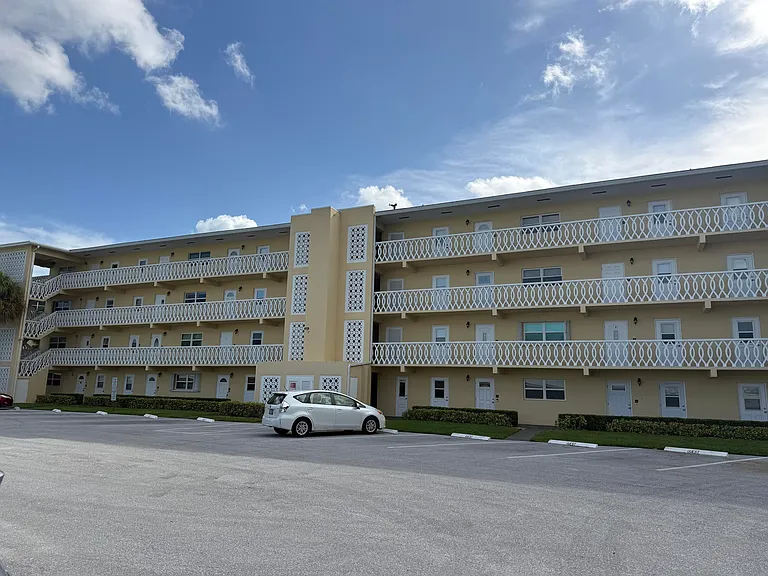 230 N Federal Hwy #301 — Photo 16