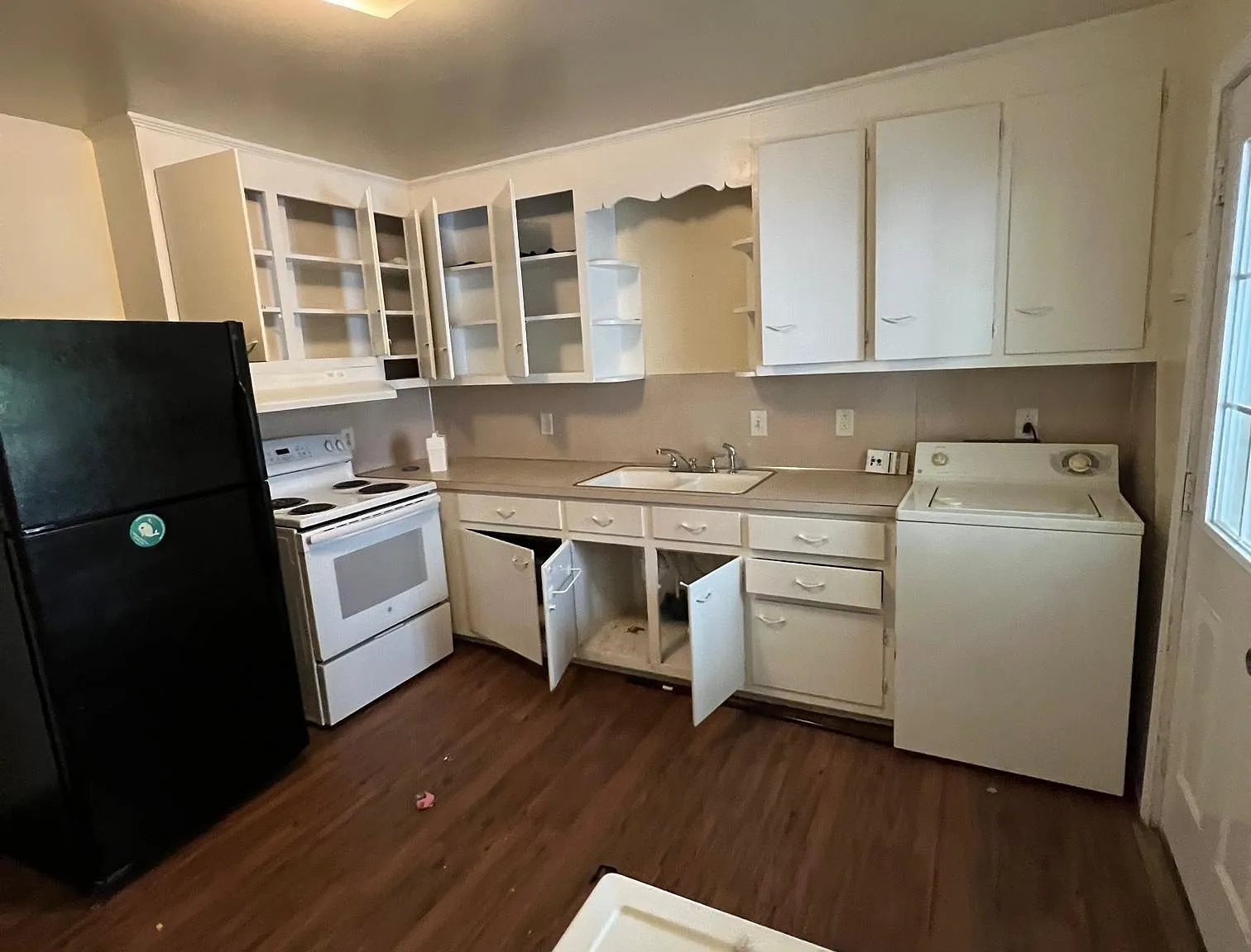 327 Clark St — Photo 4