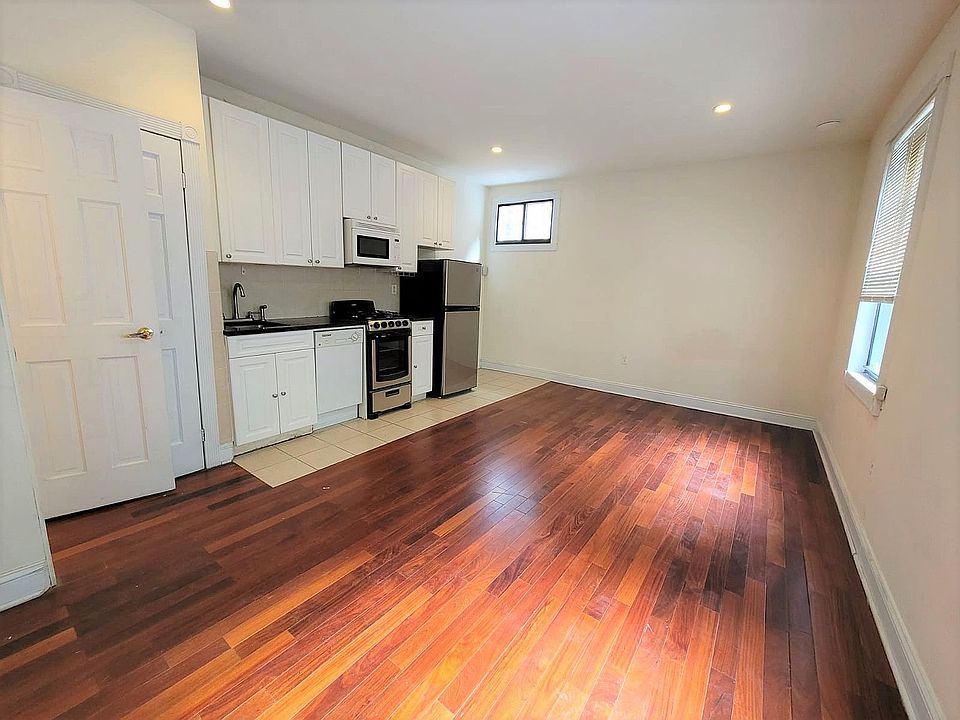 2nd image of 496 Hudson St #Xr