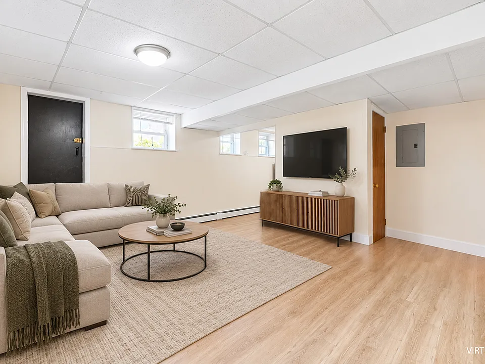 15 Glenville Ave #B4