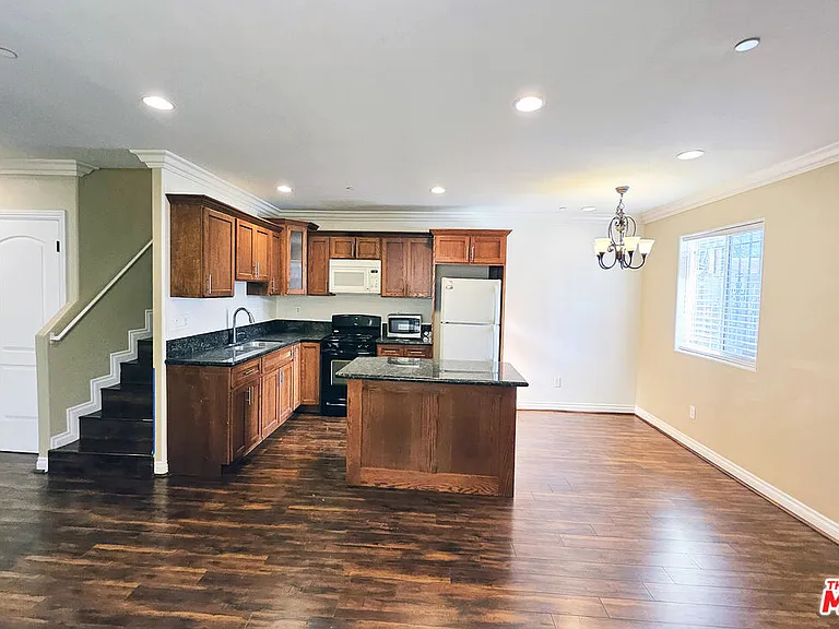 1434 1/2 Ricardo St — Photo 4
