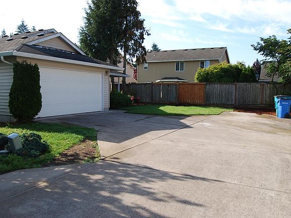 4th image of 16211 NE 32nd St