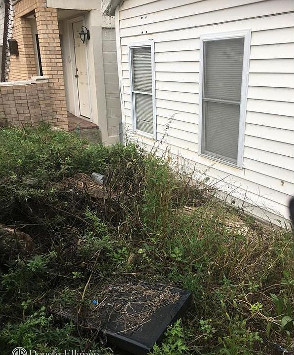 2nd image of 2803 Brown St