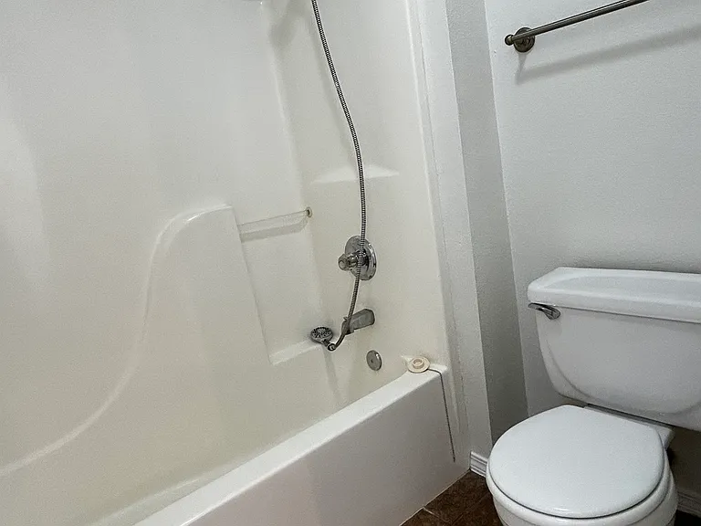 1899 W Stone St #3 — Photo 15