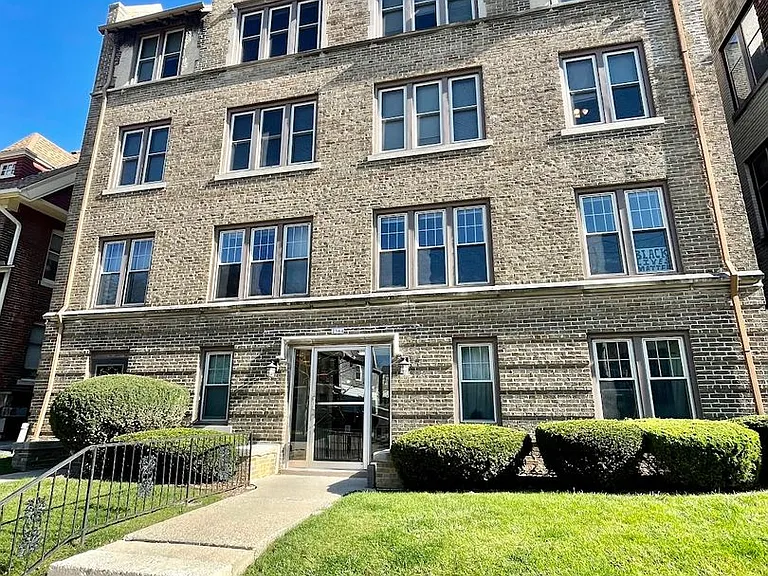 2564 N Murray Ave — Photo 2
