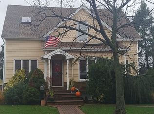 140 Merle Ave, Oceanside, NY 11572
