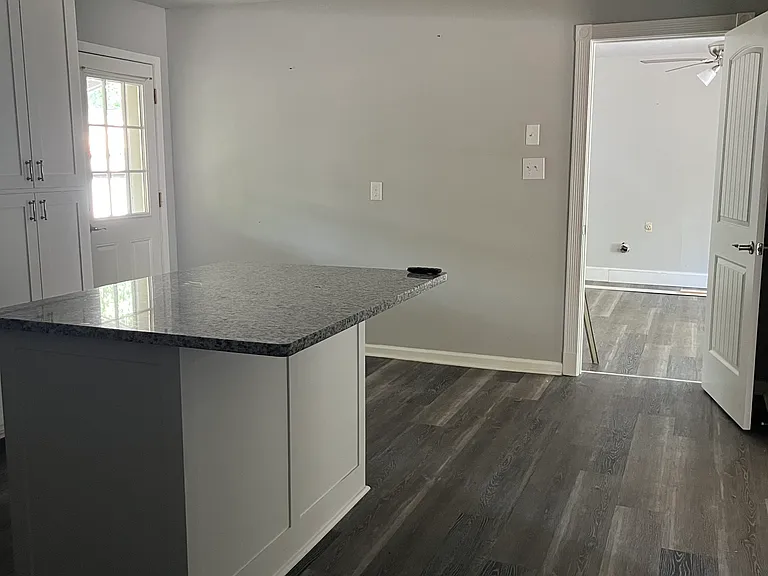 1310 Westview Dr — Photo 5