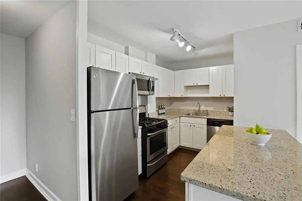 1 bed, 1.0 bath, 703 sqft, $1,400 — Photo 4