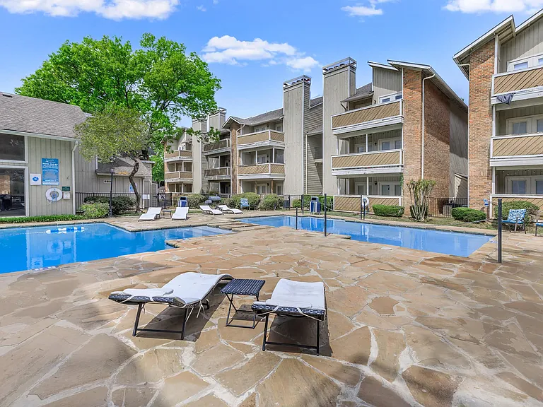Lincoln Glens Apartments — Photo 9