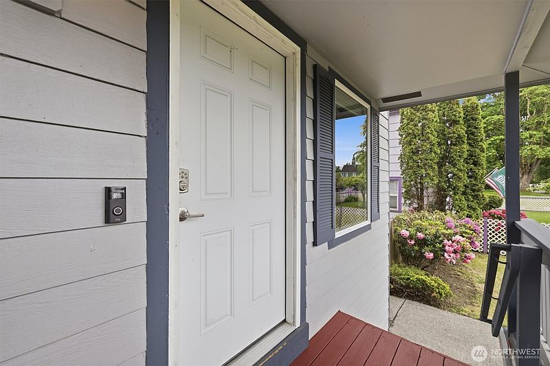 2nd image of 2117 Lombard Avenue
