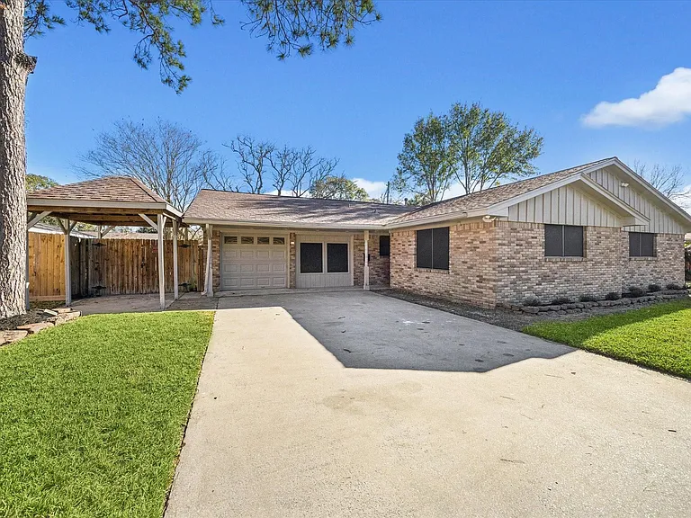 1703 Raintree St — Photo 2