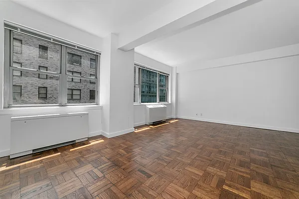 Rented by MNS | media 18