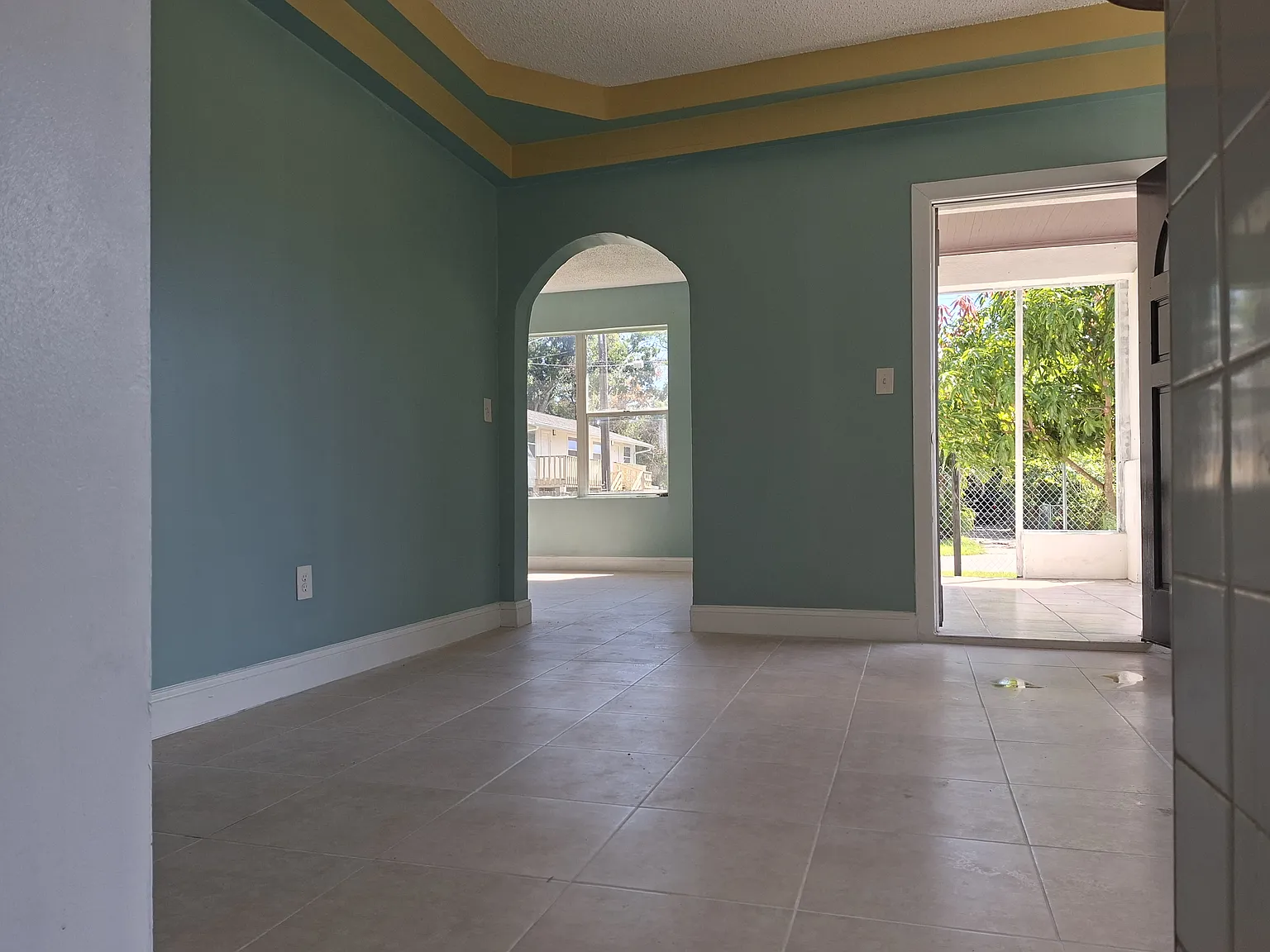 2 bed, 1000 sqft, $1,800 — Photo 3