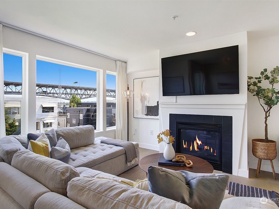 1st image of 3919 Latona Avenue NE #304