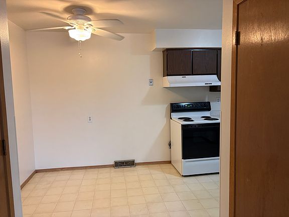 3rd image of 310 Hill St APT 5