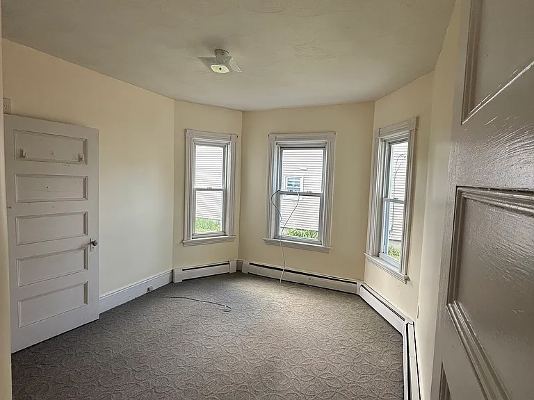  153 Woodbine St 1stFlr 2Bed NEWFlooring NEWPaint NOPets Storage Prkg — Photo 16