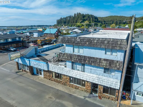 115 8th St, Winchester Bay, OR 97467