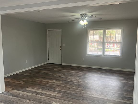 3rd image of 2422 Tyson Ave