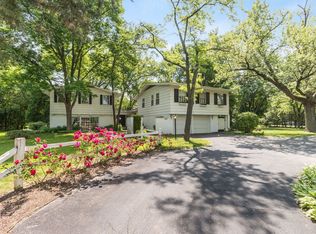 1541 Woodlark Dr, Northbrook, IL 60062