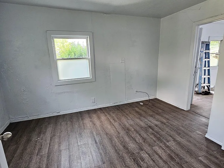4805 Collins Ave — Photo 8