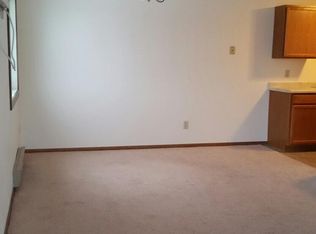 2815 S 17th St APT 104, Grand Forks, ND 58201