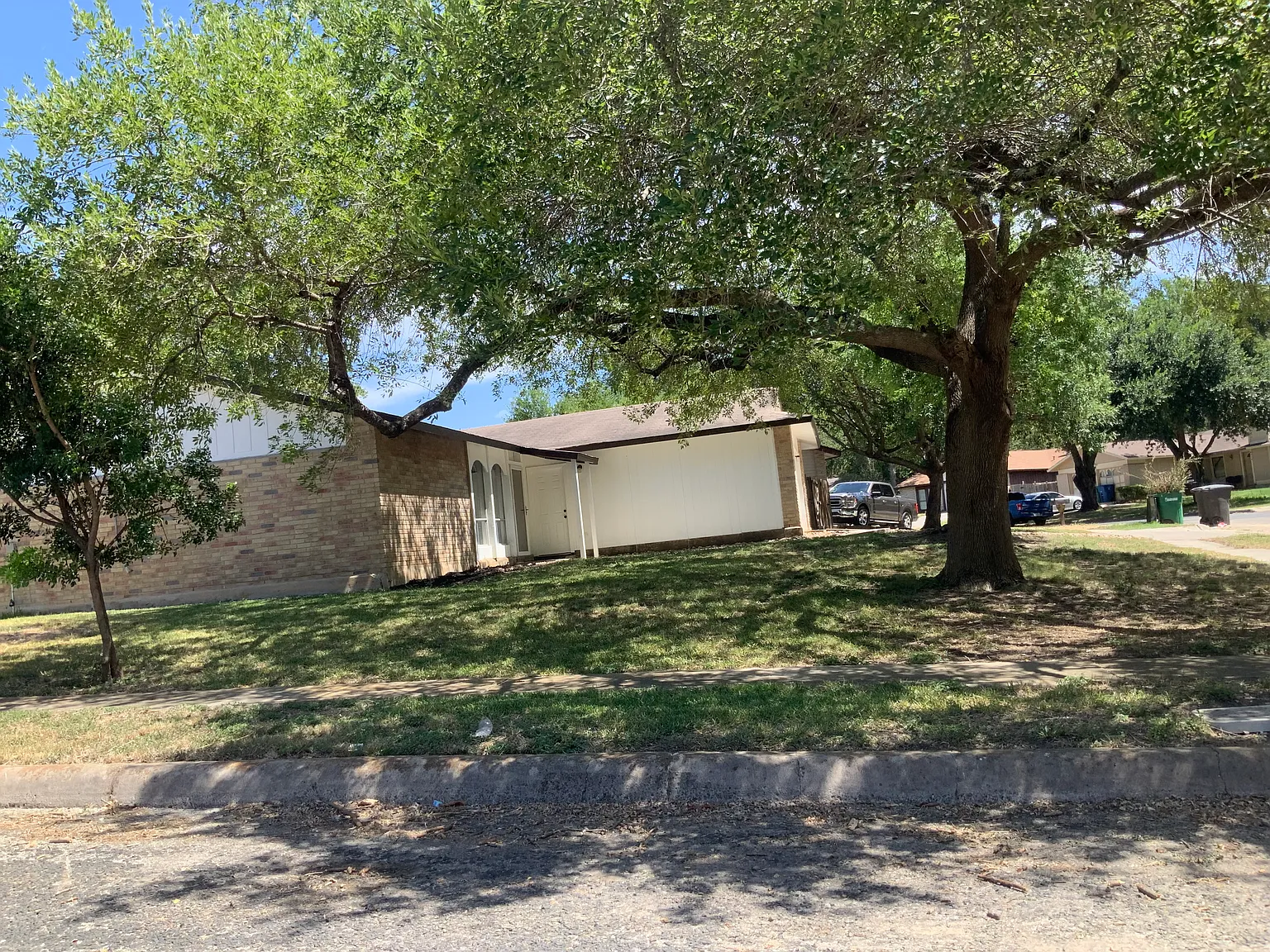 3 bed, 1440 sqft, $1,600 — Photo 1