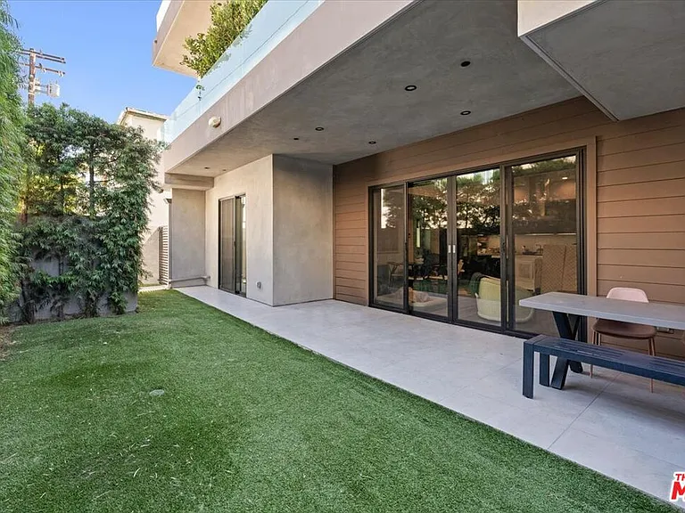 556 N Flores St #2B — Photo 22