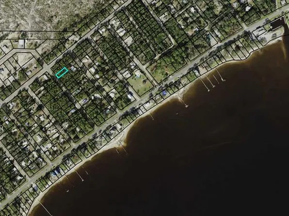 159 Georgia St, Carrabelle, FL 32322