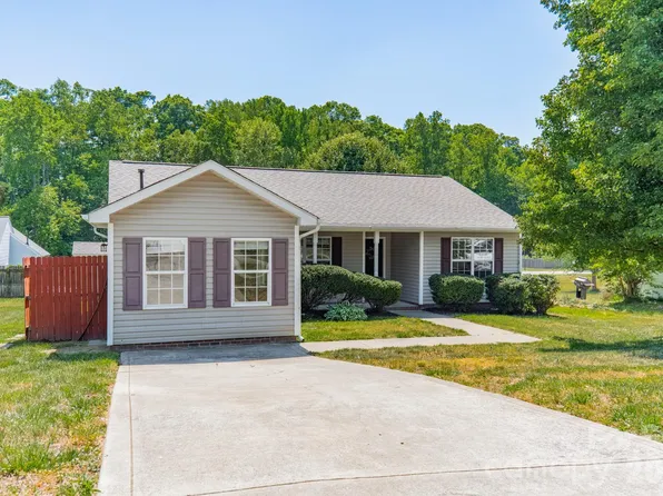134 Chere Helen Dr, Mooresville, NC 28115