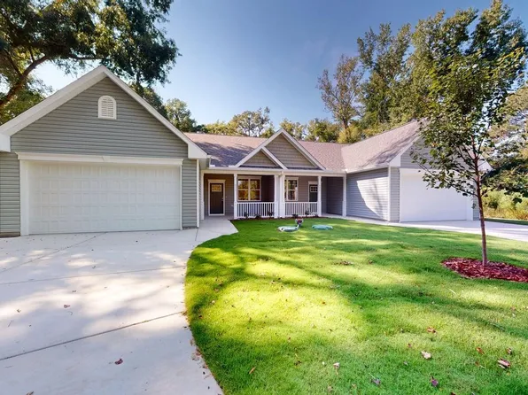 209 N Alma St, Vass, NC 28394