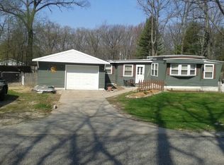 304 Hudson Ave, Houghton Lake, MI 48629