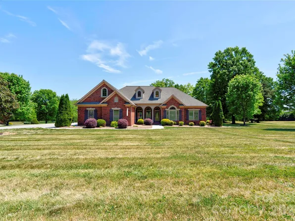 207 Cross Creek Dr, Cherryville, NC 28021