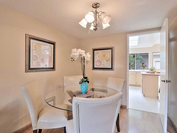 5th image of 2363 Meadowmont Dr