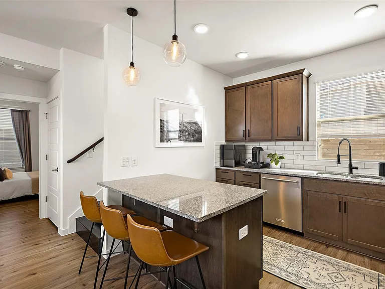 1402 Singleton Ave #B — Photo 4